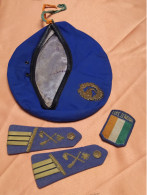 LOT COTE D'IVOIRE BERET EPAULETTES ET INSIGNE TISSU - Casques & Coiffures