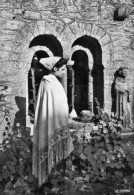 CPSM  DAOULAS - Abbaye Partie Pré-Romane (VIe à IXe S.) Jeune Fille Du Pays De Léon En Costume De Fête. - Daoulas