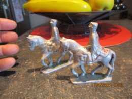 1 Soldat Militaire Cavalier Sur Son Cheval En Aluminium Quiralu - Armee