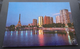 Paris - Vue Du Pont Mirabeau, Les Quais A. Citroën, De Grenelle, Bronly Et La Tour Eiffel - Editions "GUY", Paris - Paris La Nuit