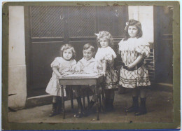 Photo 12,8 X 17,8 Cm (cabinet) - Famille D'enfants Endimanchés    /GP52 - Non Classés