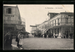 CPA Tonneins, Rue Gambetta, Grand Cafe De La Paix  - Tonneins