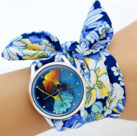 Montre NEUVE Bracelet Foulard - Trèfles - Horloge: Modern