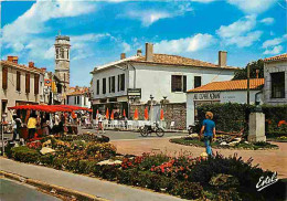 17 - Ile D'Oléron - Saint Pierre D'Oléron - La Place De L'hotel De Ville Et Le Clocher De L'église - Fleurs - Mobylette  - Saint-Pierre-d'Oleron