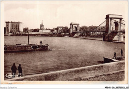 AFDP1-30-0057 - BEAUCAIRE - Les Bords Du Rhône - Château De Tarascon - Beaucaire