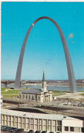 ETATS UNIS. AZ. ST. LOUIS (ENVOYE DE). GATEWAY ARCH AND THE OLD CATHEDRAL. ANNEE 1980 + TEXTE + TIMBRES - Autres & Non Classés