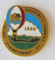 V393 Pin's Montgolfière Balloon Bruyères Vosges Conseil Général Championnat France 1992 Qualité EGF Achat Immédiat - Luchtballons