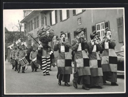 Foto-AK Basel, Festzug Mit Trommeln Und Flöten Zur Fasnacht  - Basel