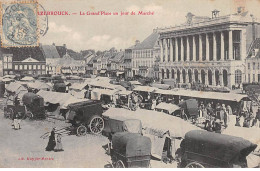 HAZEBROUCK - La Grand Place Un Jour De Marché - état - Hazebrouck