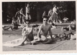 Ein Schöner Sommertag Im Freibad - Pin-ups