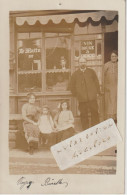 ATHIS-MONS - On Pose Devant Le Café En 1912 ( Carte Photo à Destination De Tulle ) - Athis Mons