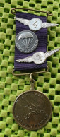 Medaile   :   Airborne , Politie Renkum 2-3-4.  -  Original Foto  !!  Medallion  Dutch . - Police & Gendarmerie