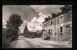 CPA Saint-Michel-des-Andaines, Hostellerie Du Cheval Noir Et Route De Domfront  - Domfront