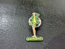 A Pins Pin's Parfum Cacharel Lapel Enamel Pin Perfume Badge Bouteille Bottle De Taille : 29 * 14 Mm Tres Bon Etat Envois - Parfum