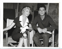 C6387/ Cliff Richard  +  Yolande Donlan Pressefoto Foto 25,5 X 20 Cm Ca. 1960-65 - Altri & Non Classificati