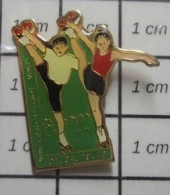 811B Pin's Pins / Beau Et Rare / SPORTS / CLUB GYMNaSTIQUE FEMININE LES VAILLANTES - Ginnastica