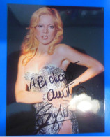 AUTOGRAPHE DE SYLVIE VARTAN SUR PHOTO - Cantantes Y Musicos