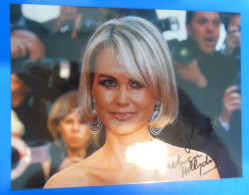 AUTOGRAPHE DE LAETICIA HALLYDAY SUR PHOTO - Television & Internet