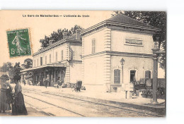 La Gare De MALESHERBES - L'attente Du Train - Très Bon état - Malesherbes