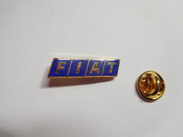 Beau Pin's En EGF  , Logo Auto FIAT , Doré , Signé Made In Taïwan , Dimensions : 8 X 28 Mm - Fiat