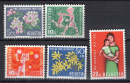 T3743 - SUISSE SWITZERLAND Yv N°700/04 ** Pro Juventute - Unused Stamps