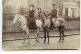 ANGLETERRE - WIMBLEDON - RPPC - Couple à Cheval - London Suburbs