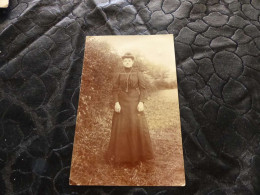 C-249 , Carte-photo , Jeune Fille élégante Au Chignon En Robe Noire - Retournac