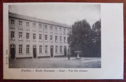 Cpa Nivelles ; école Normale - Cour - Vue Des Classes - Nivelles