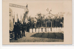 CARTE PHOTO A LOCALISER : Ceremonie Militaire - Tres Bon Etat - Photos