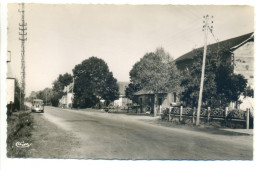 CPA- 36 Indre- LE MAREMBERT VIJON Près Ste Sévère - La Route Nationale Et L'Hôtel - Voiture Ancienne , Attelage ... - La Chatre