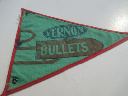 Fanion Promotionnel Ancien/ VERNON BULLETS / Chaussures De Marche/1Vers 1960-1970        DFA77 - Flags