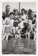 Ein Schöner Sommertag Im Freibad - Pin-ups