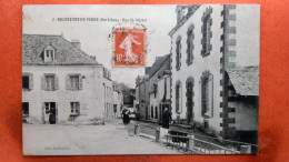 CPA (56) Rochefort En Terre. Rue Saint Michel. Animation.  (8A.241) - Rochefort En Terre