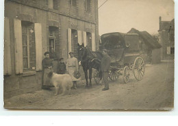 Carte-Photo - Famille Devant Une Maison Avec Une Charette - Adresse De Lain - Da Identificare