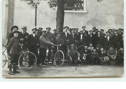 Carte Photo - Groupe D'ouvriers - Vélos - Industrial