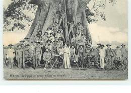 BISSAU - Soldados Em Grupo Dentro Da Fortaleza - Guinea Bissau