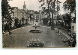 SEPTEUIL - Vue Sur La Place Du Pavé - Septeuil