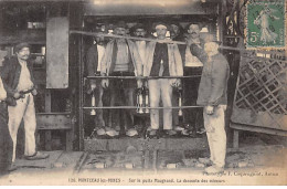 MONTCEAU LES MINES - Sur Le Puits Maugrand - Le Descente Des Mineurs - Très Bon état - Montceau Les Mines