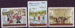 Asie - Kampuchea - Costumes - 3 Timbres Différents - 7450 - Kampuchea