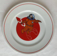 ASSIETTE A DESSERT EN PORCELAINE TINTIN - TABLE & COULEURS 19,5 Cm 1993 - HERGE ON A MARCHE SUR LA LUNE - Tischkunst