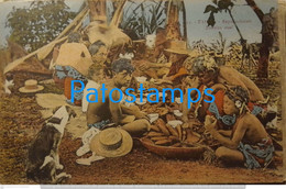 202686 TAHITI POLINESIA COSTUMES NATIVE PREPARING MEAL POSTAL POSTCARD - Tahiti