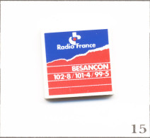 Pin’s Média - Radio / Radio France Besançon. Non Estampillé. Sérigraphie Sur Base Plastique. T1015-15 - Médias