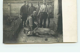 Carte-Photo - Militaires Tuant Un Cochon - Boucherie - Carte Vendue En L'état - Elevage