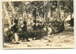 Micronésie - Femmes Seins Nus Dansant - Mikronesien