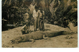 SINGAPOUR - Enfants Près D'un Crocodile - Singapore