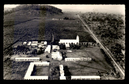 CAMEROUN - LES PRETRES DU SACRE-COEUR - MISSION DE M'BANGA - Kameroen