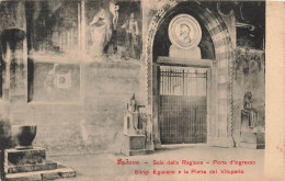 ITALIE - Padova - Sala Della Ragione - Porta D'ingresso - Stingi Egiziane E La Pietra Del Vituperio - Carte Postale - Padova