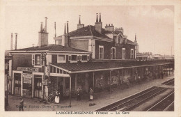 LAROCHE-MIGENNES - La Gare. - Stations Without Trains