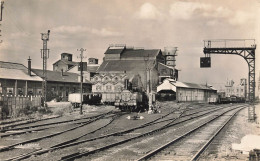 ESCAUDAIN - Le Lavoir, Gare. - Stations - Met Treinen