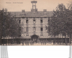 CPA  (18)  VIERZON.  Ecole Nationale, Animé, Horloge. ...T585 - Vierzon